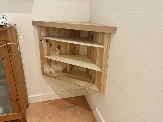 5  Test met ophangen van kastje.jpg