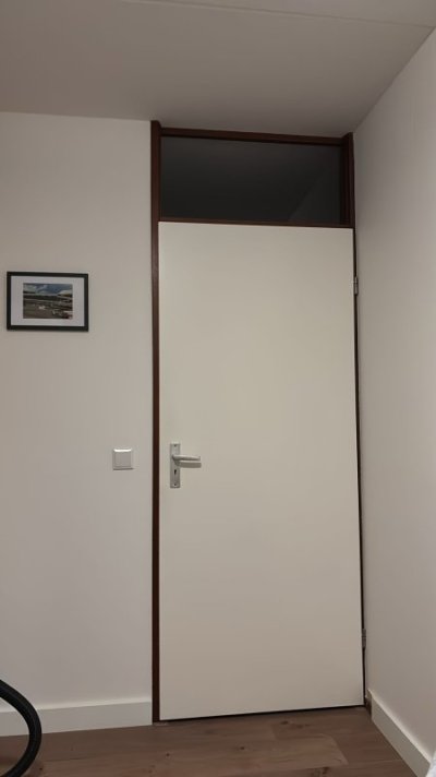 voorbeeld bruin houten kozijn.jpeg