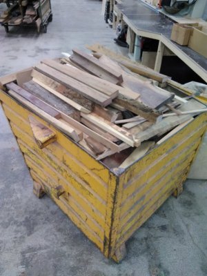 hout container.jpg